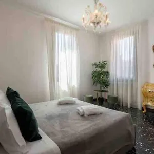 ca-pesaro-rooftop-terrace-apartment.hotelslidodijesolo.com/