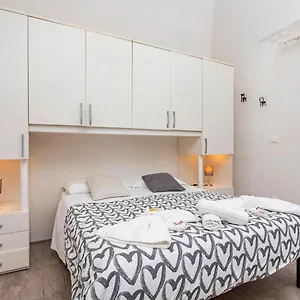 bedda-catania-apartment.catania-hotels.net/